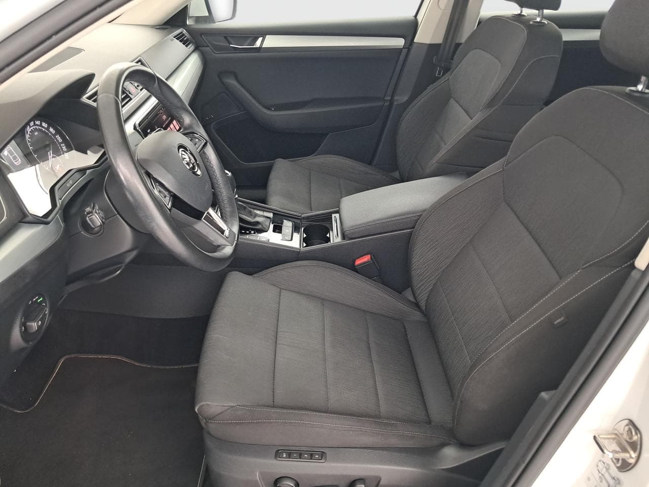 2018 Škoda SUPERB - 16