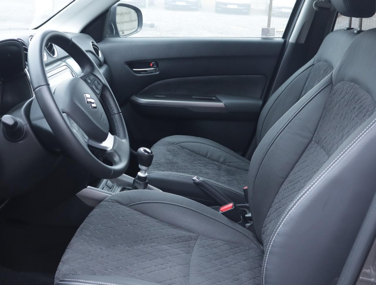 2025 Suzuki Vitara - 16