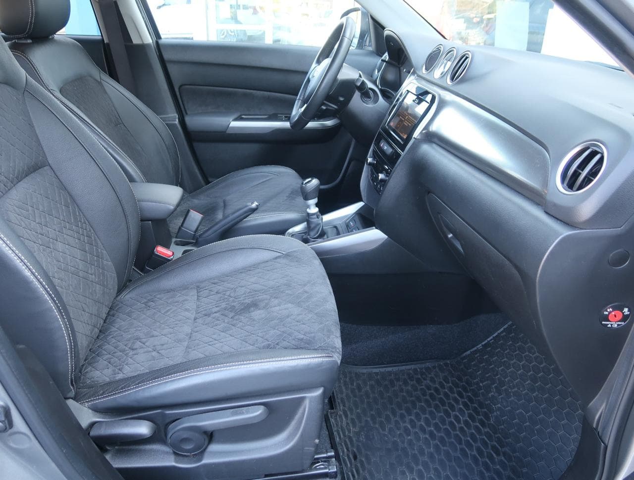 2019 Suzuki Vitara - 12