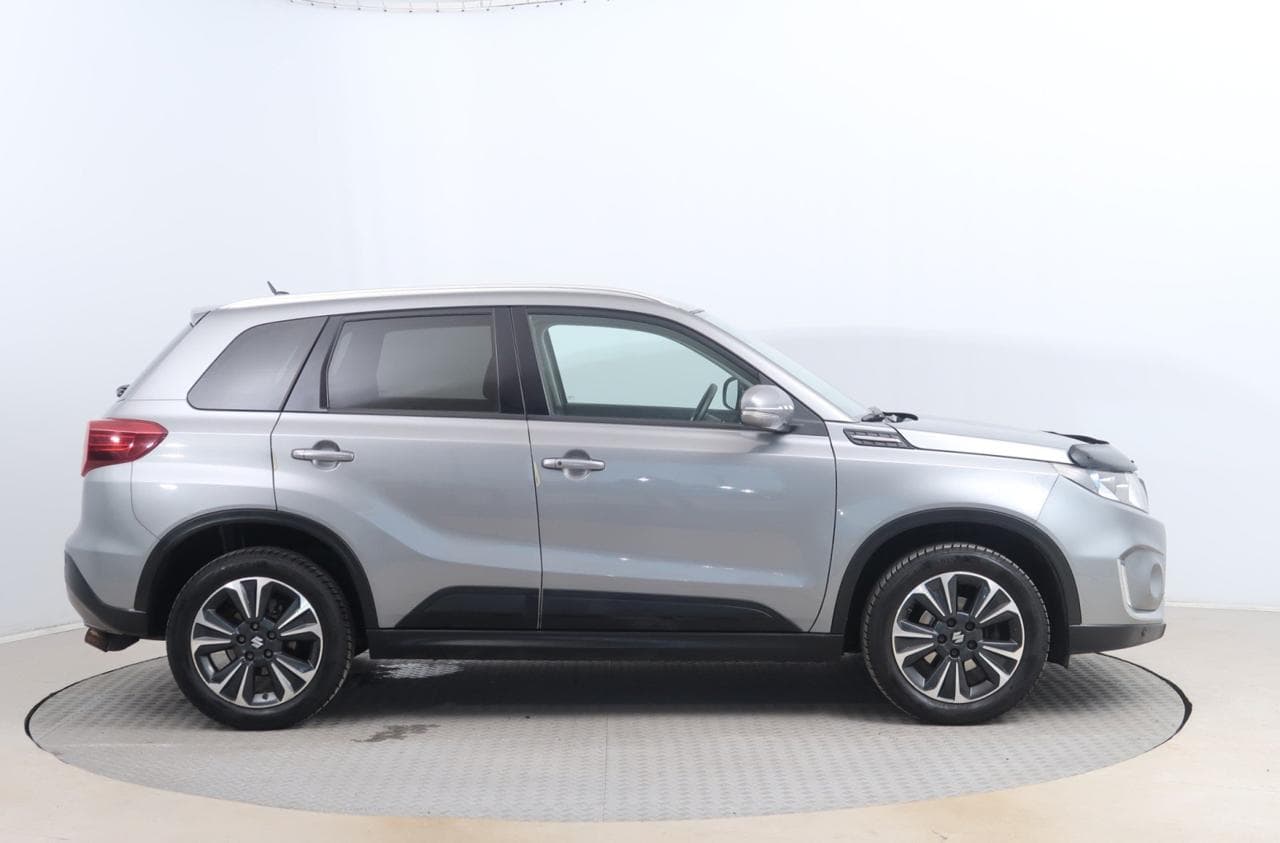 2019 Suzuki Vitara - 8