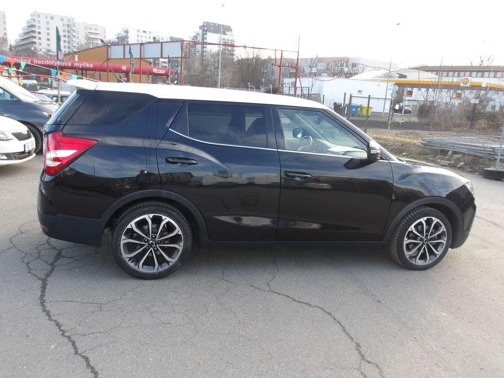 2016 SsangYong Xlv - 9