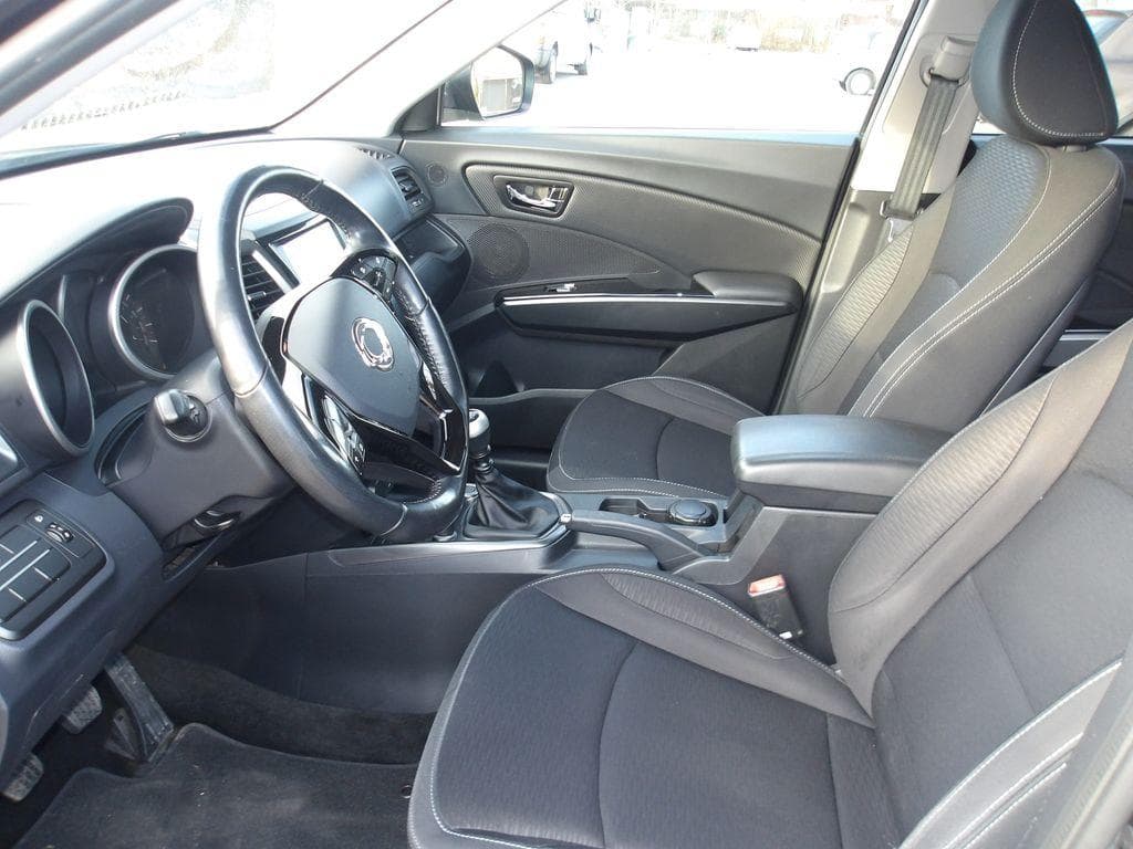 2016 SsangYong Xlv - 18