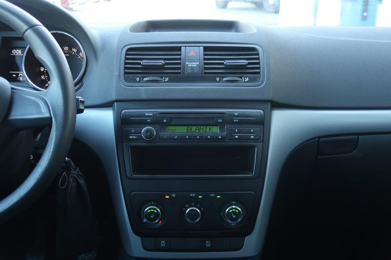 2015 Škoda YETI - 18