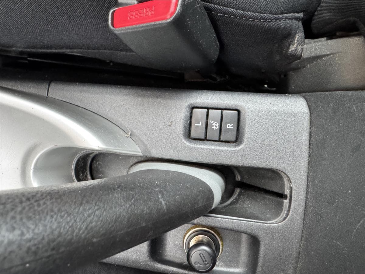 2011 Toyota AURIS - 7