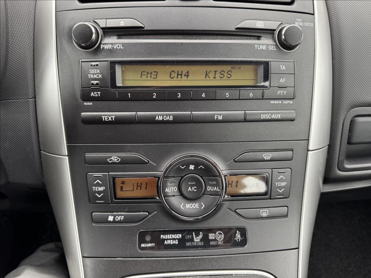 2011 Toyota AURIS - 8