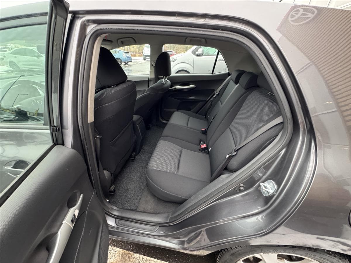 2011 Toyota AURIS - 11