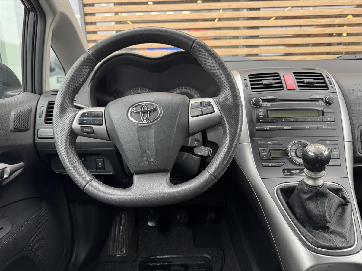2011 Toyota AURIS - 5