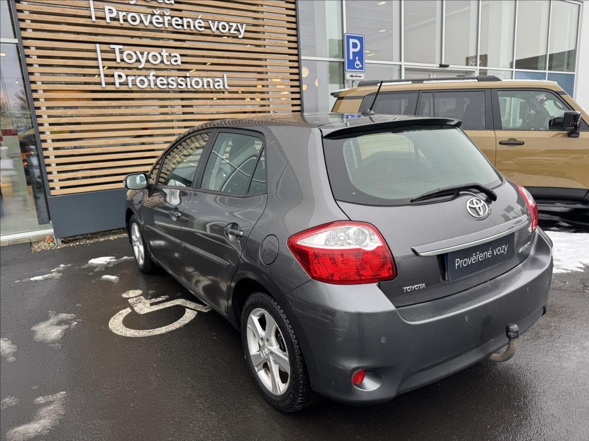 2011 Toyota AURIS - 16