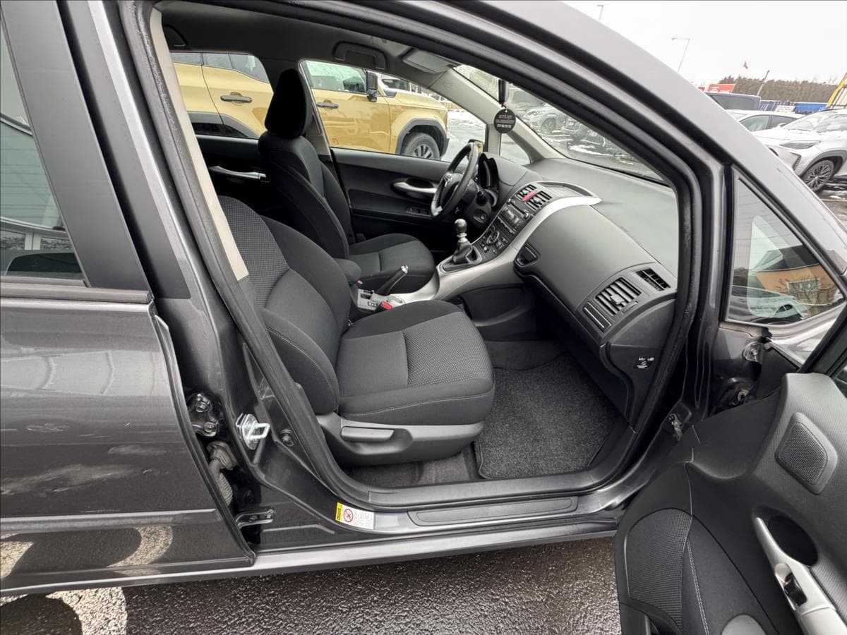 2011 Toyota AURIS - 10