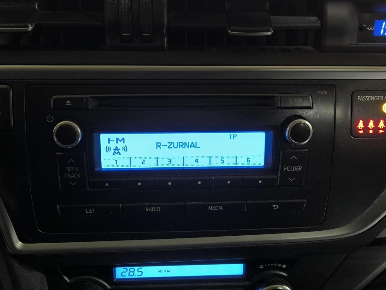 2015 Toyota Auris - 14