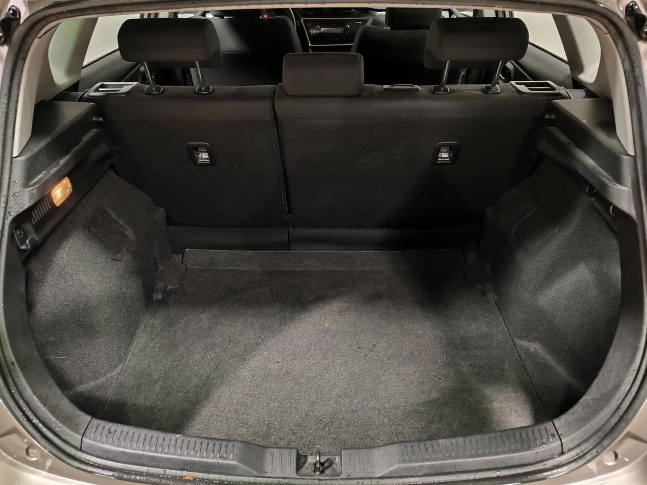 2015 Toyota Auris - 7