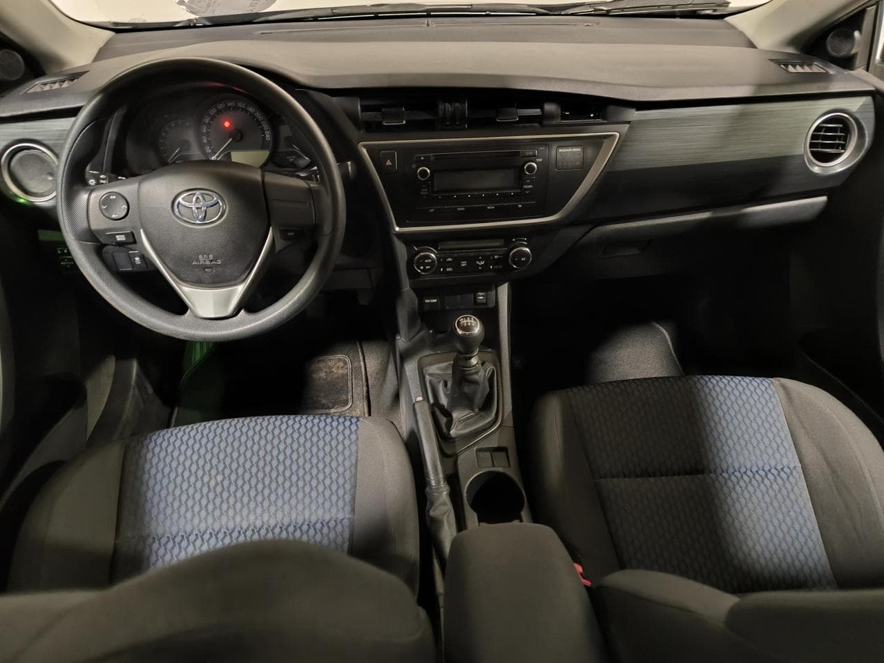 2015 Toyota Auris - 8