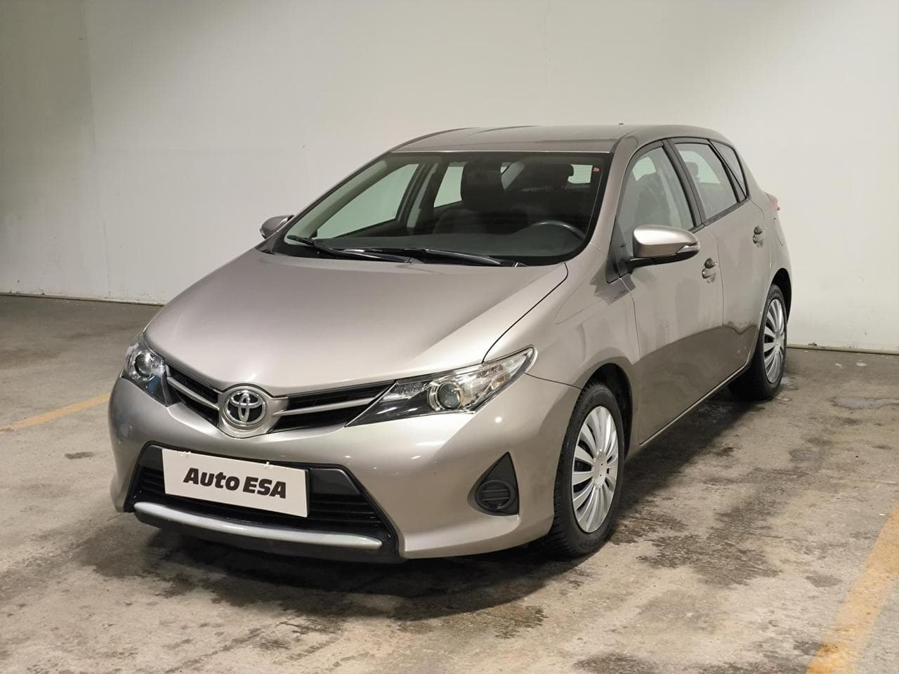 2015 Toyota Auris - 3