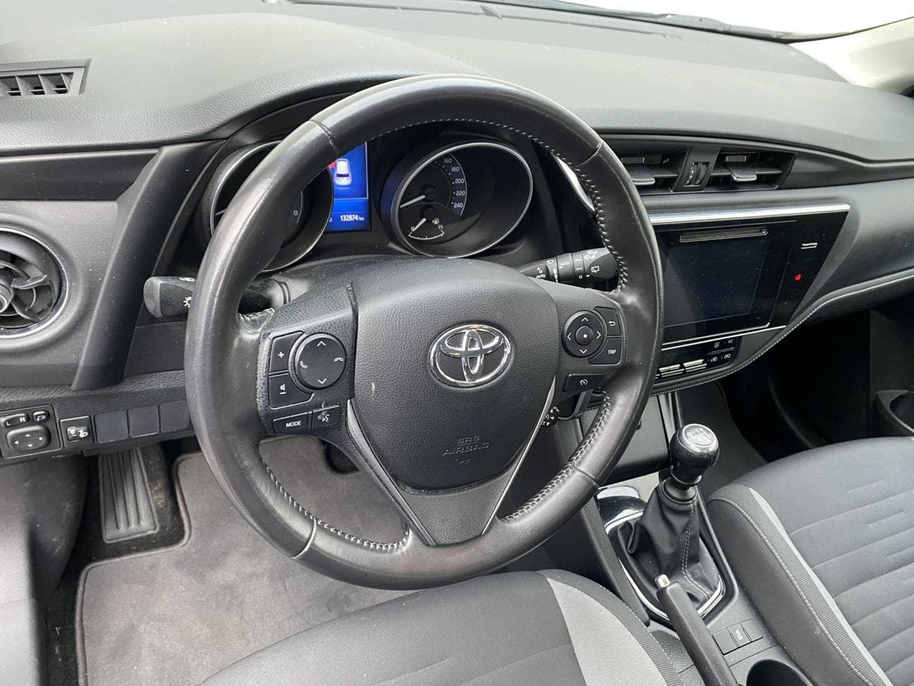 2015 Toyota AURIS - 12