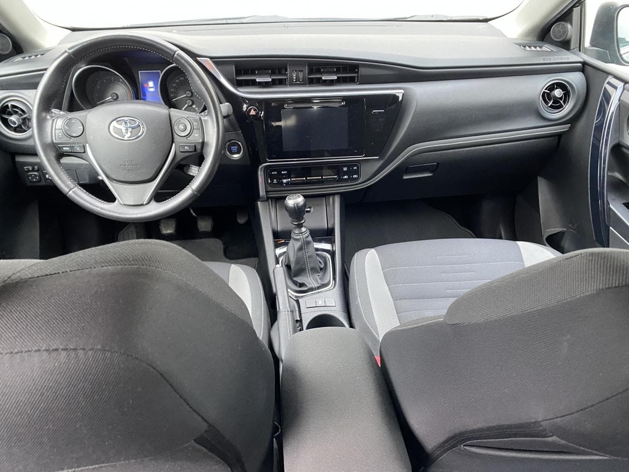 2015 Toyota AURIS - 8
