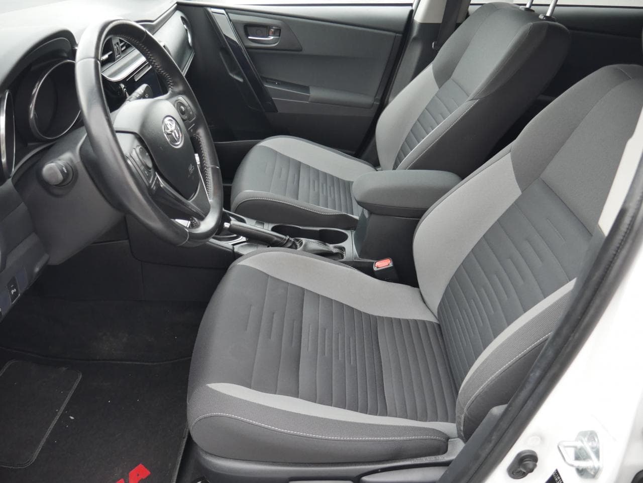 2017 Toyota AURIS - 9