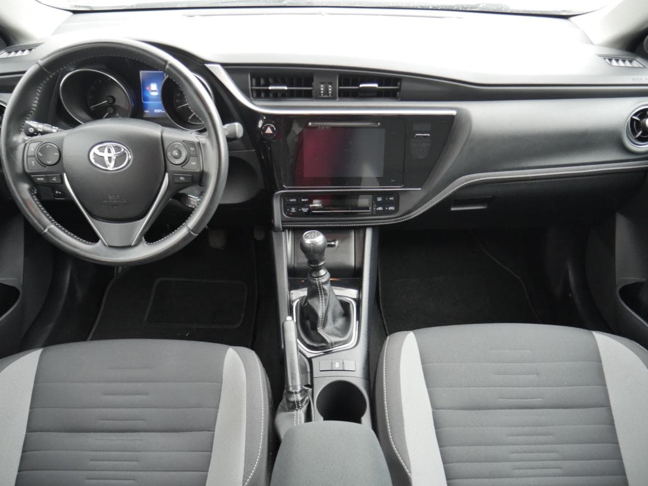 2017 Toyota AURIS - 8