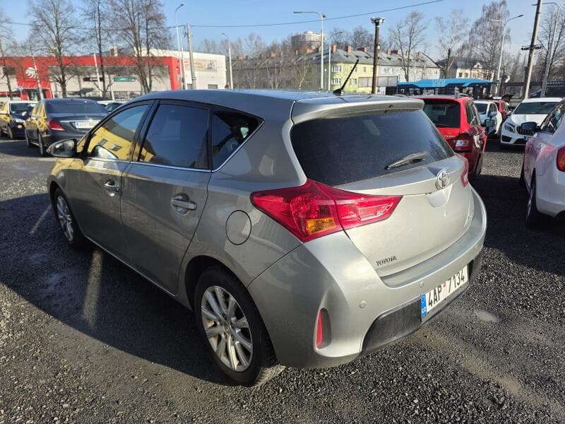 2015 Toyota Auris - 3