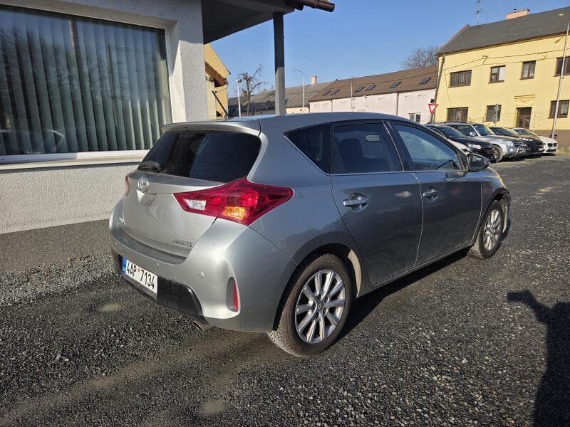 2015 Toyota Auris - 4