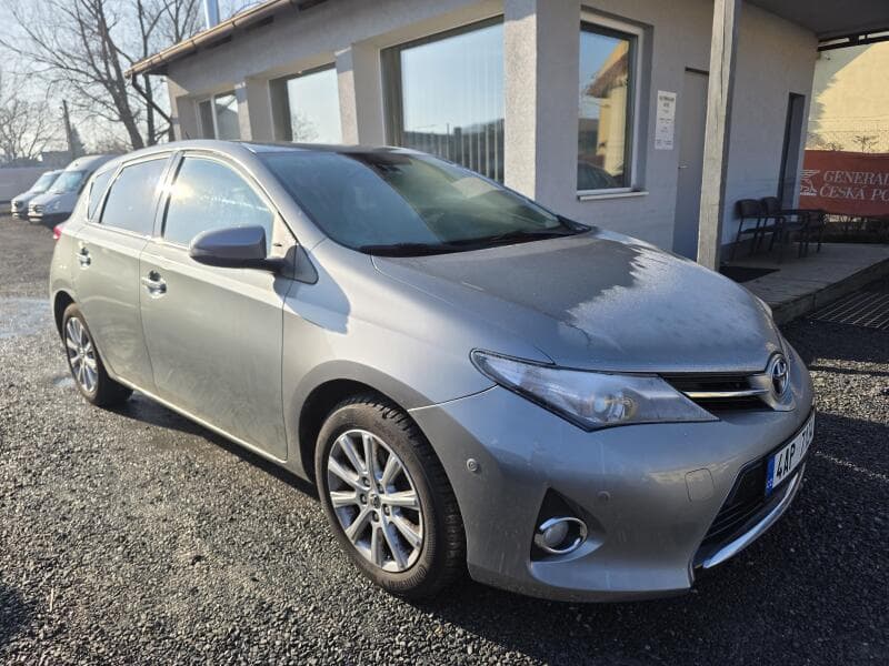 Toyota Auris 1.6 VVTI hatchback