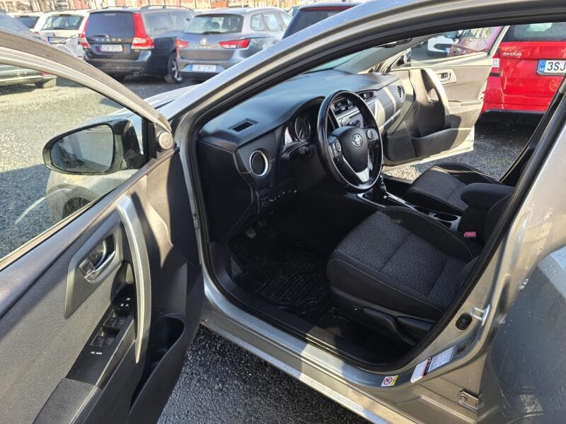 2015 Toyota Auris - 7