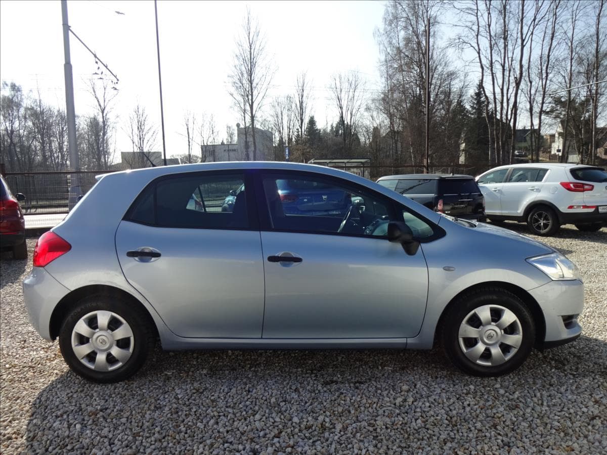 2009 Toyota Auris - 8