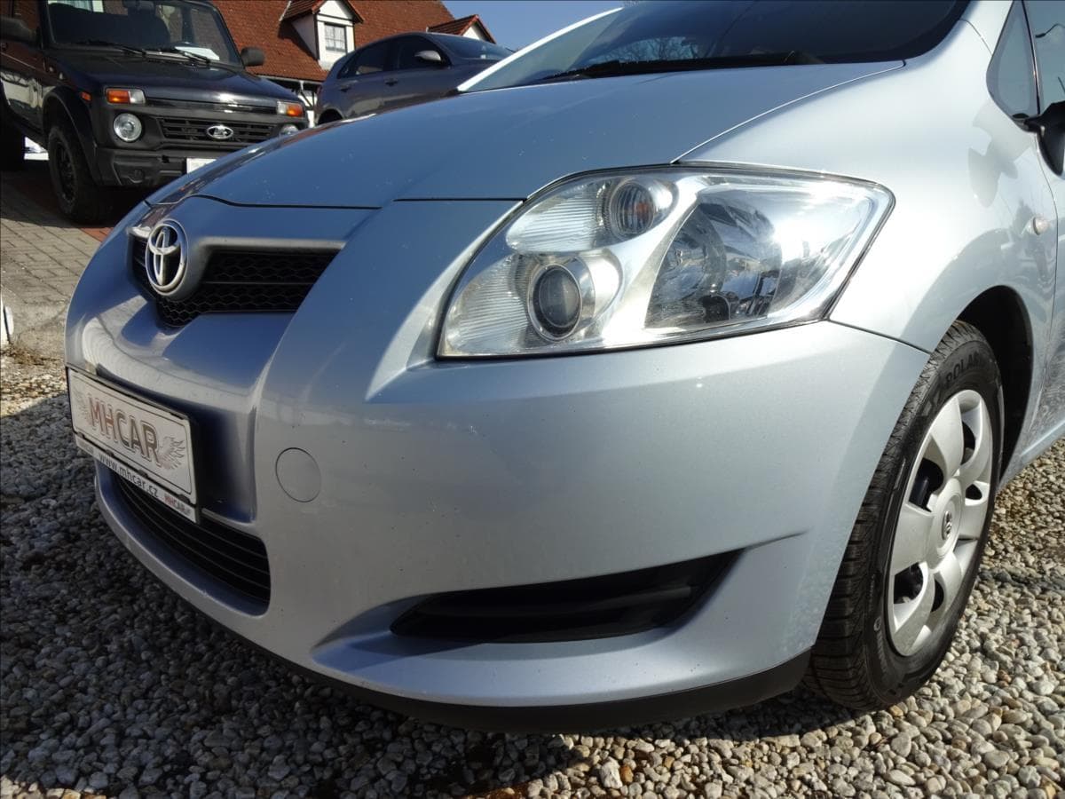 2009 Toyota Auris - 12