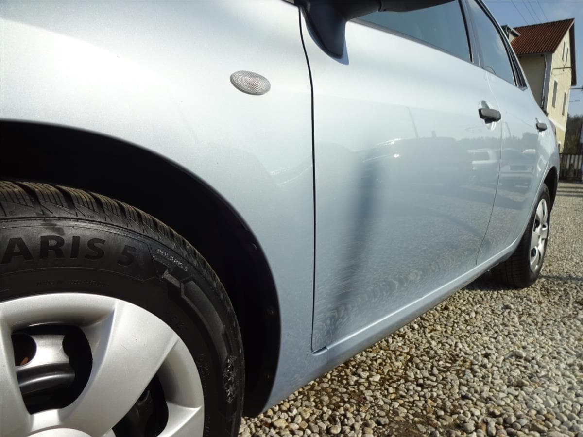 2009 Toyota Auris - 13