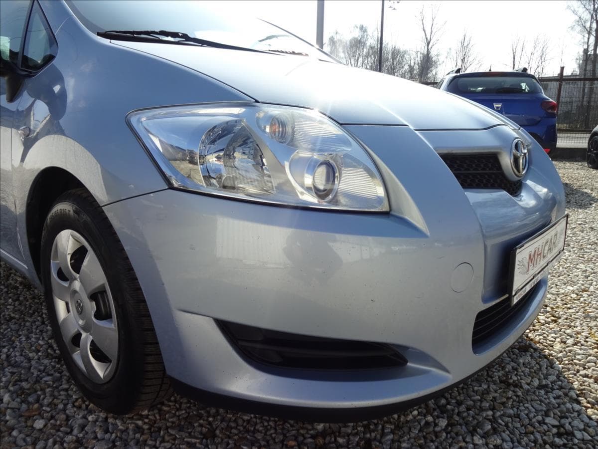 2009 Toyota Auris - 11