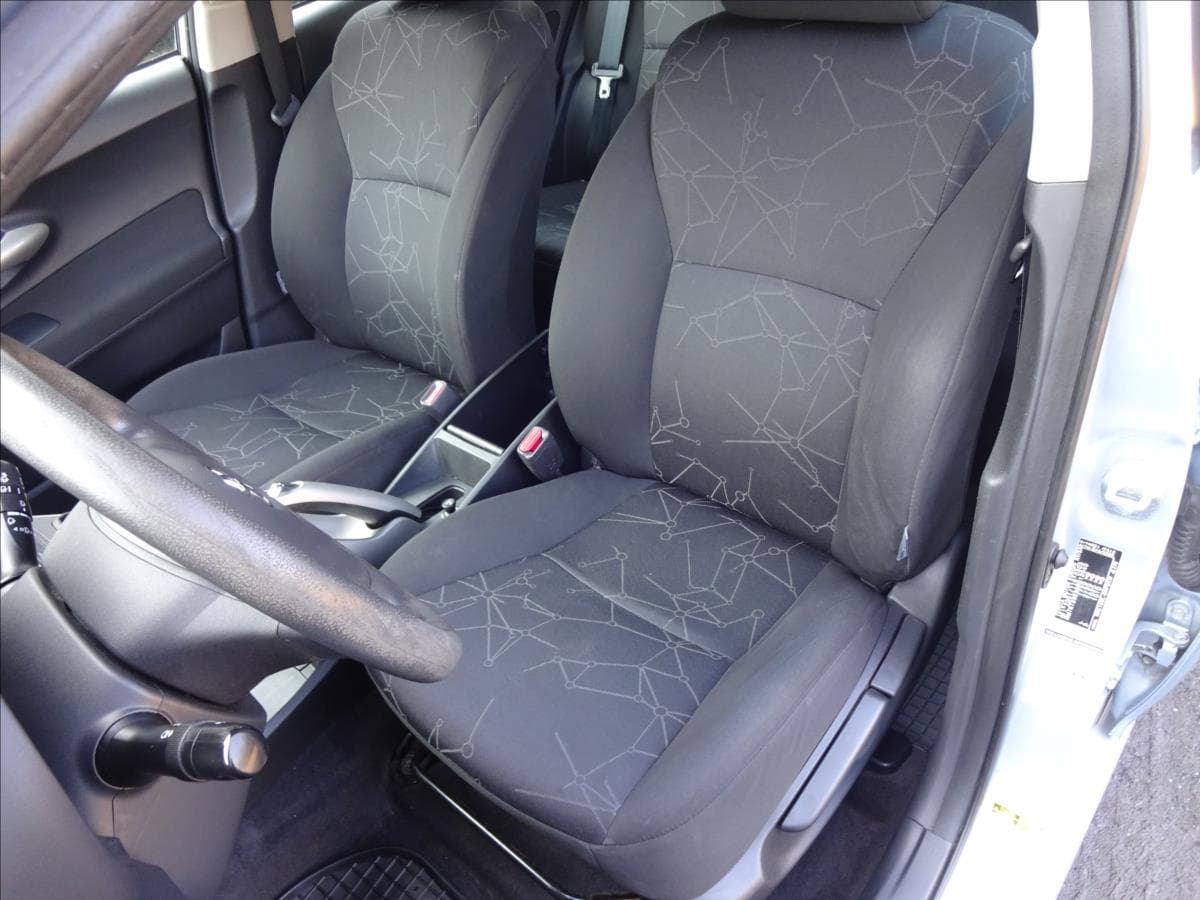 2009 Toyota Auris - 17