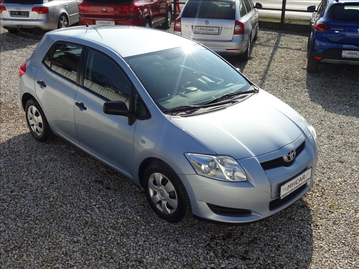 Toyota Auris 1,33 VVTi 74 kW hatchback