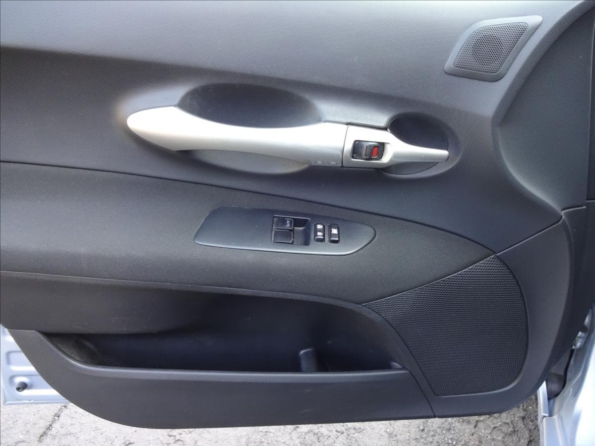 2009 Toyota Auris - 18