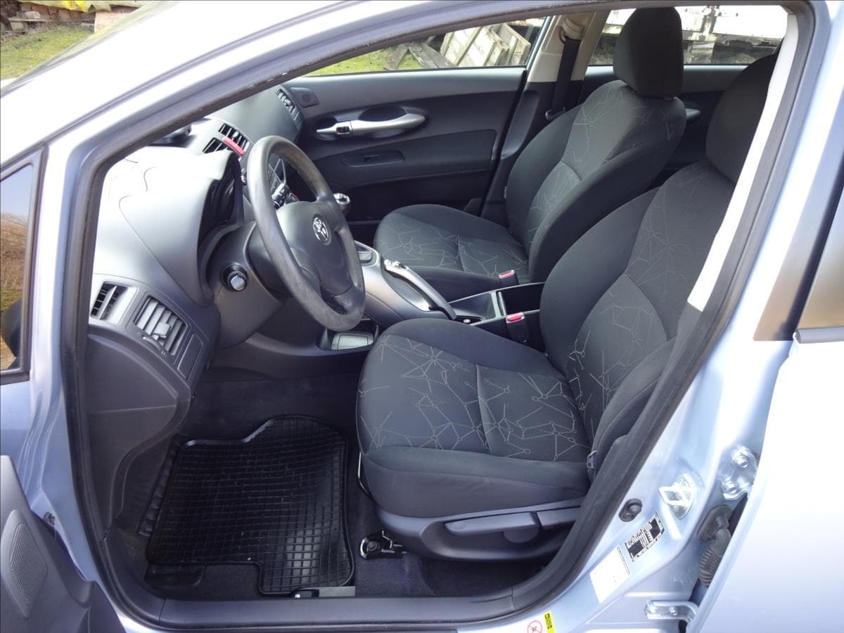 2009 Toyota Auris - 16