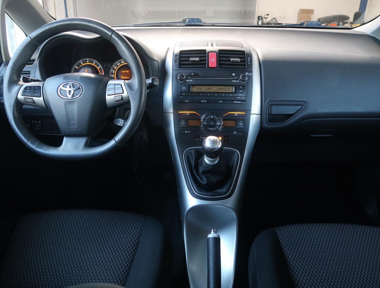 2011 Toyota Auris - 10