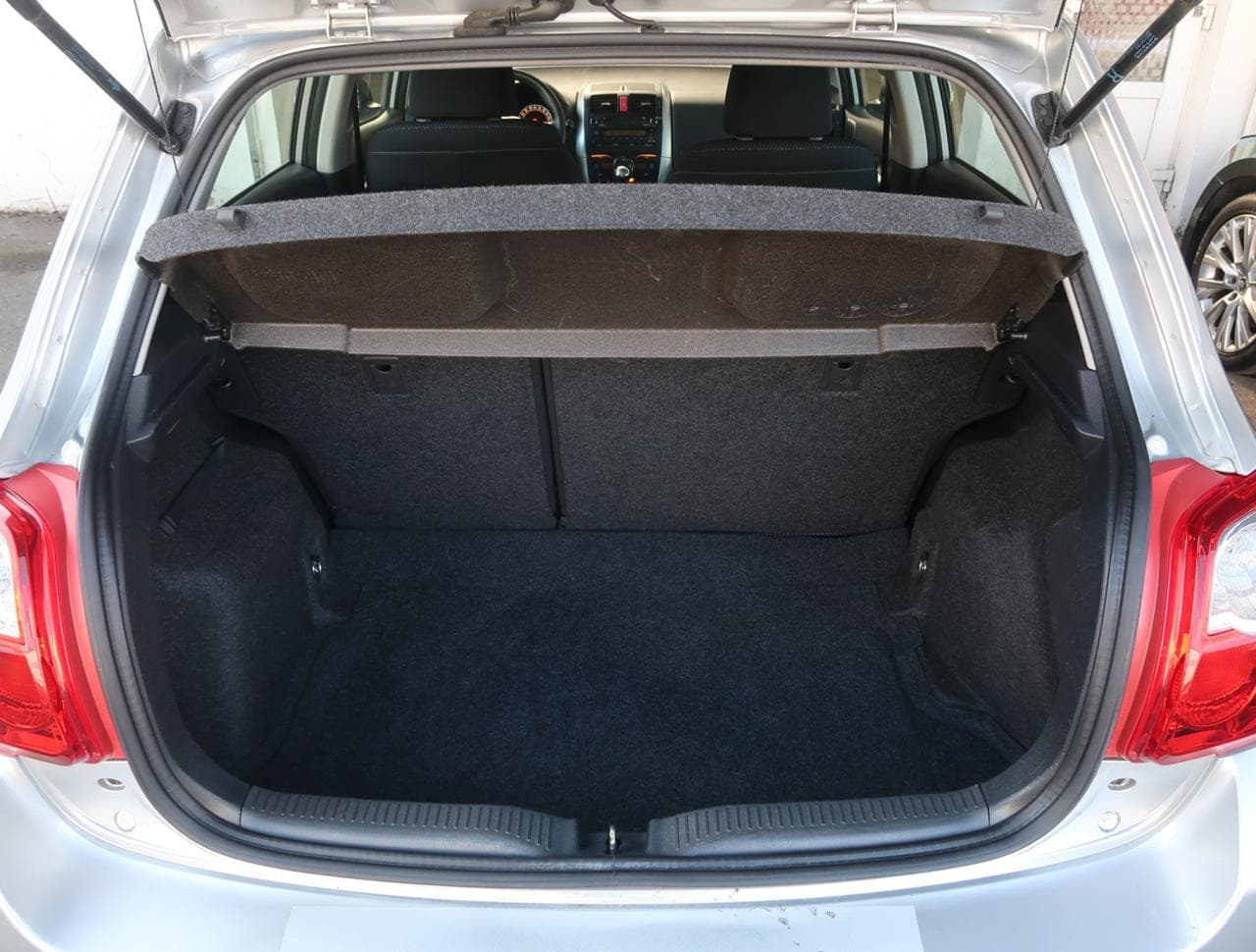 2011 Toyota Auris - 19