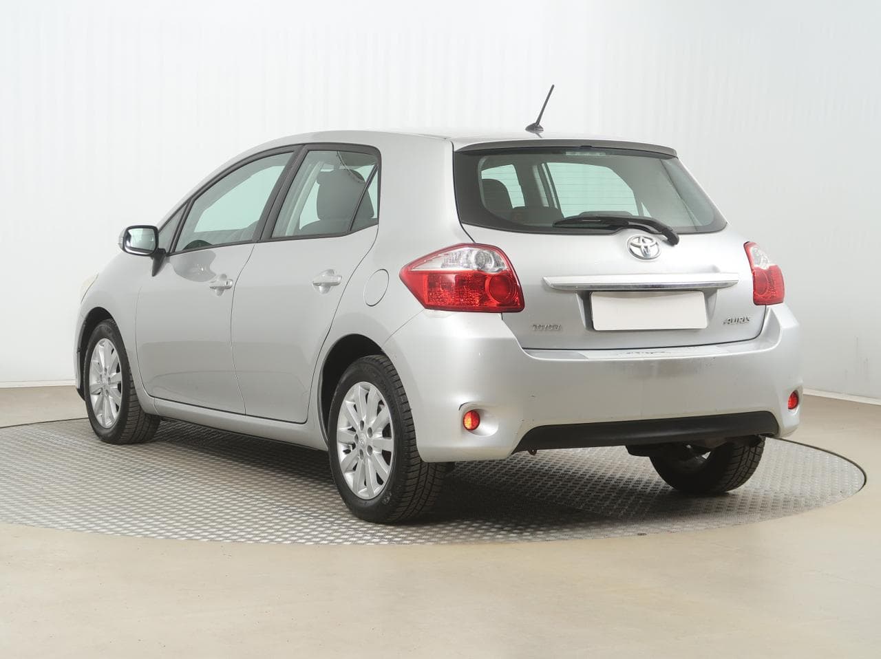 2011 Toyota Auris - 5