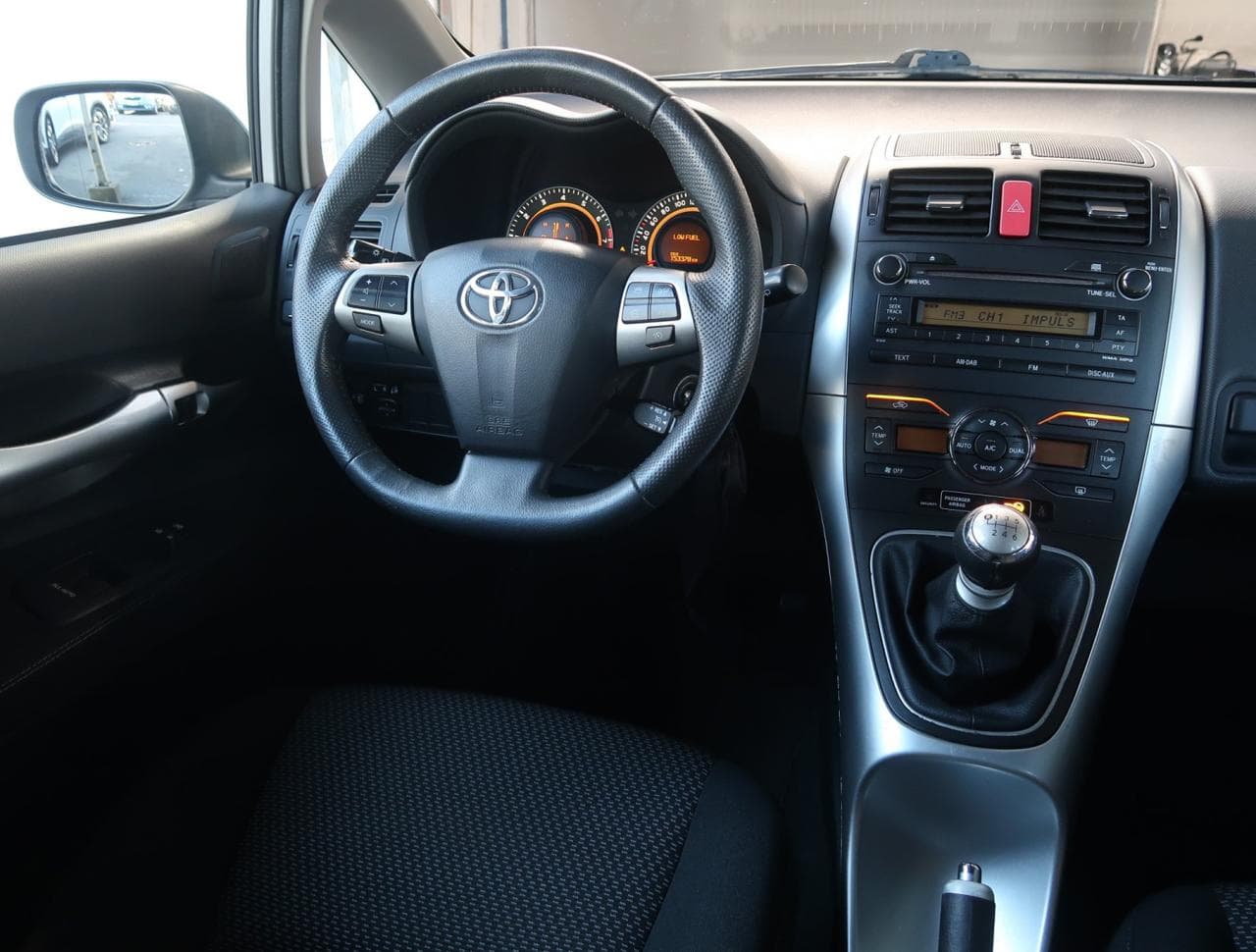 2011 Toyota Auris - 9