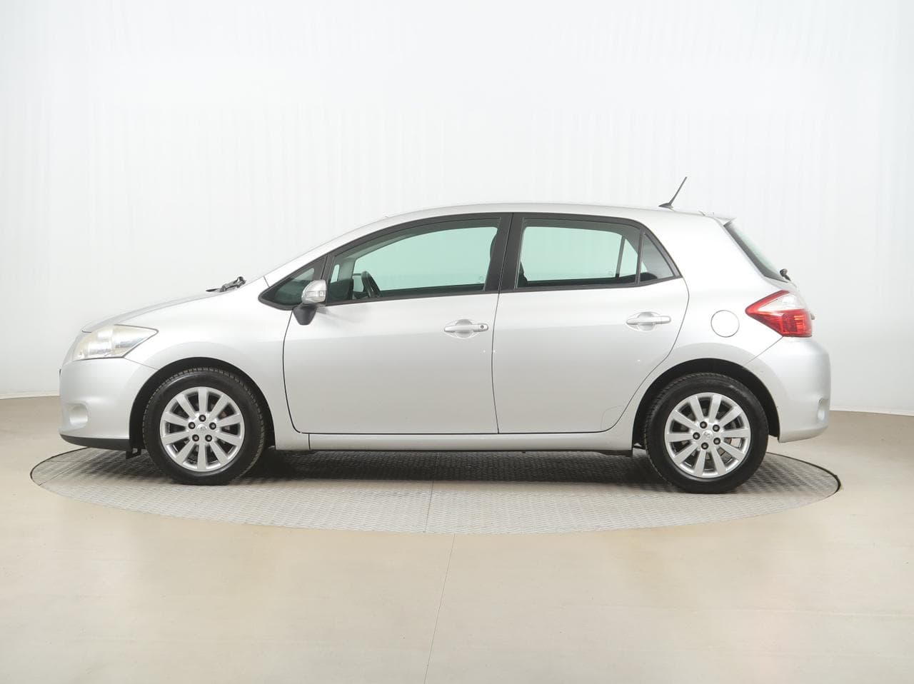 2011 Toyota Auris - 4