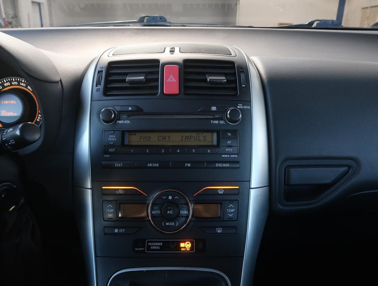 2011 Toyota Auris - 18