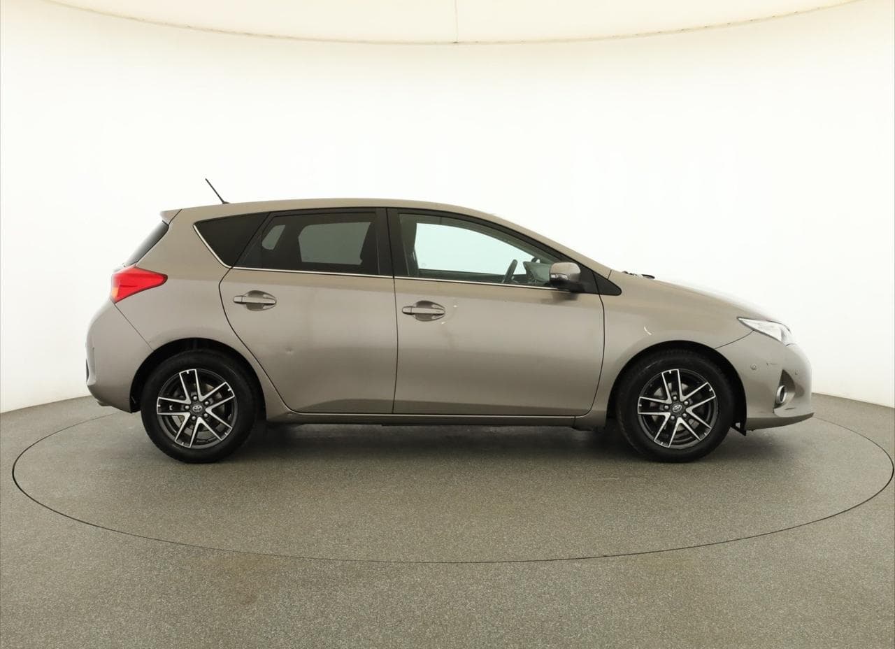 2014 Toyota Auris - 8