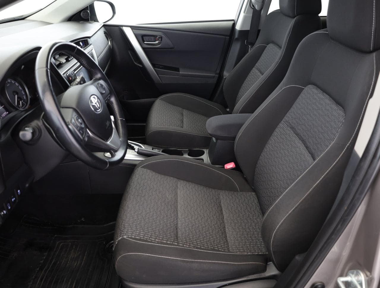 2014 Toyota Auris - 13