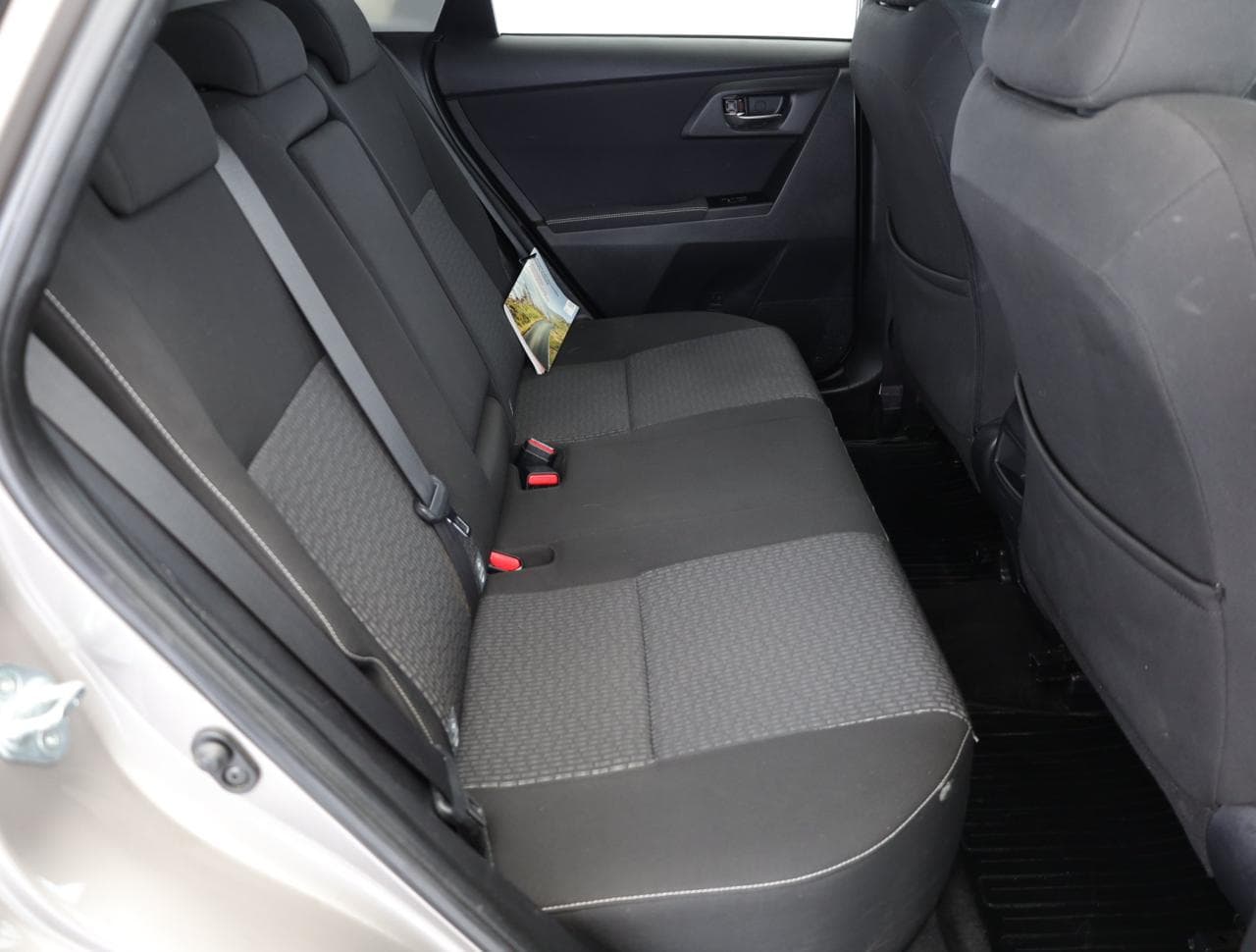 2014 Toyota Auris - 11