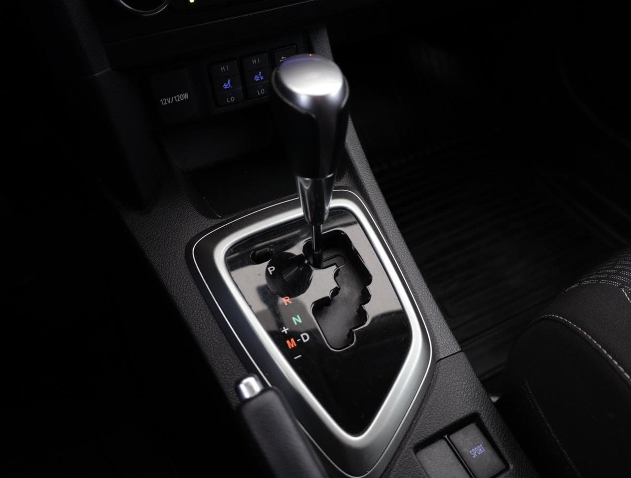 2014 Toyota Auris - 17