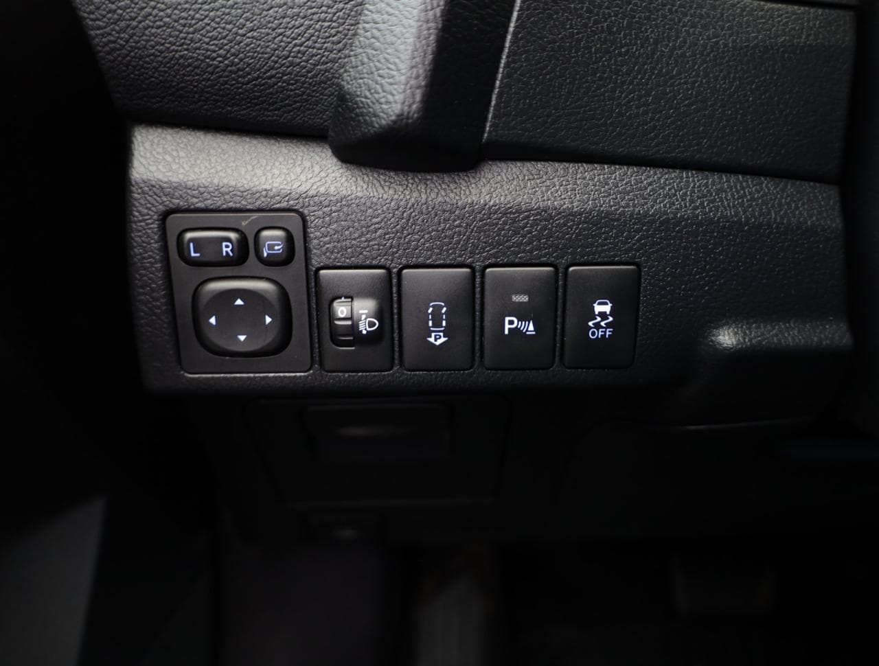 2014 Toyota Auris - 18