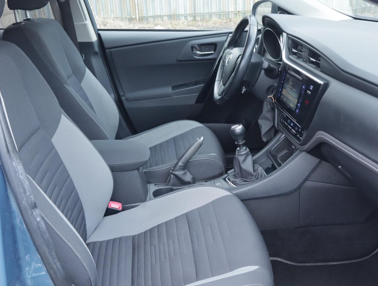 2016 Toyota Auris - 12