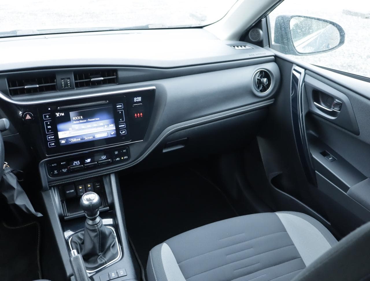 2016 Toyota Auris - 11