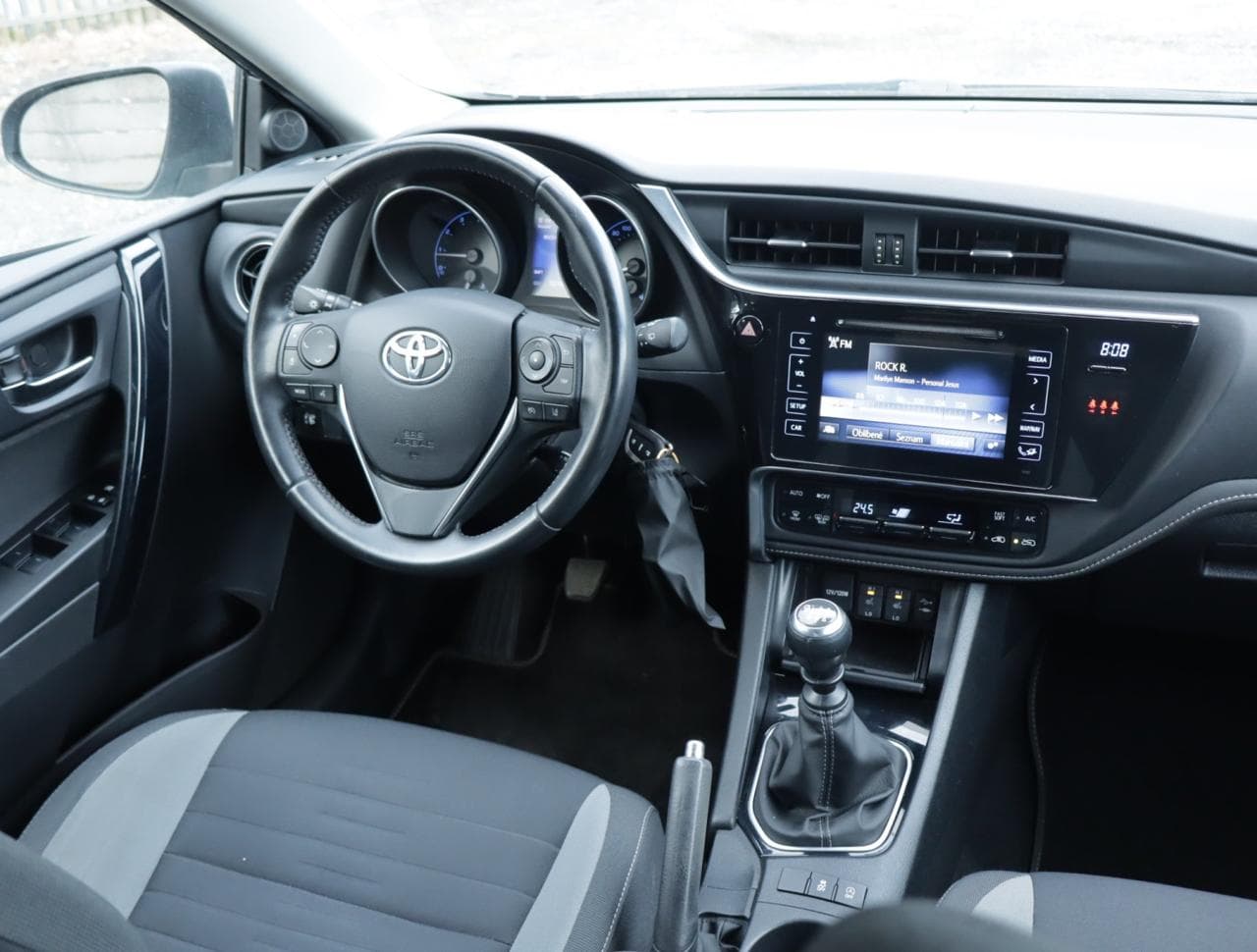 2016 Toyota Auris - 9