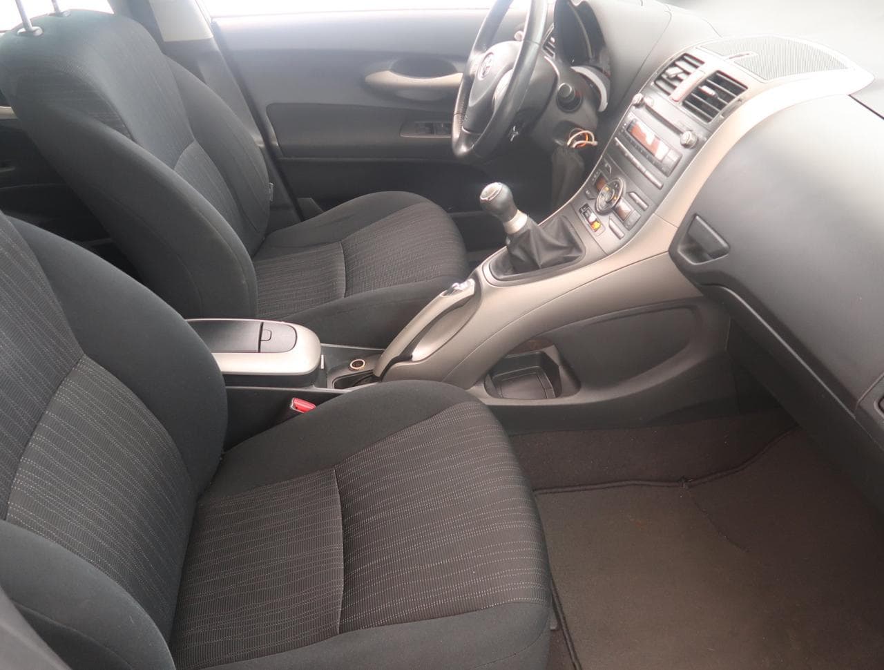 2008 Toyota Auris - 12