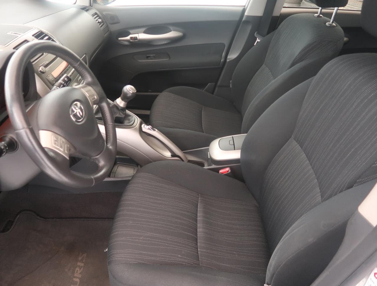 2008 Toyota Auris - 16