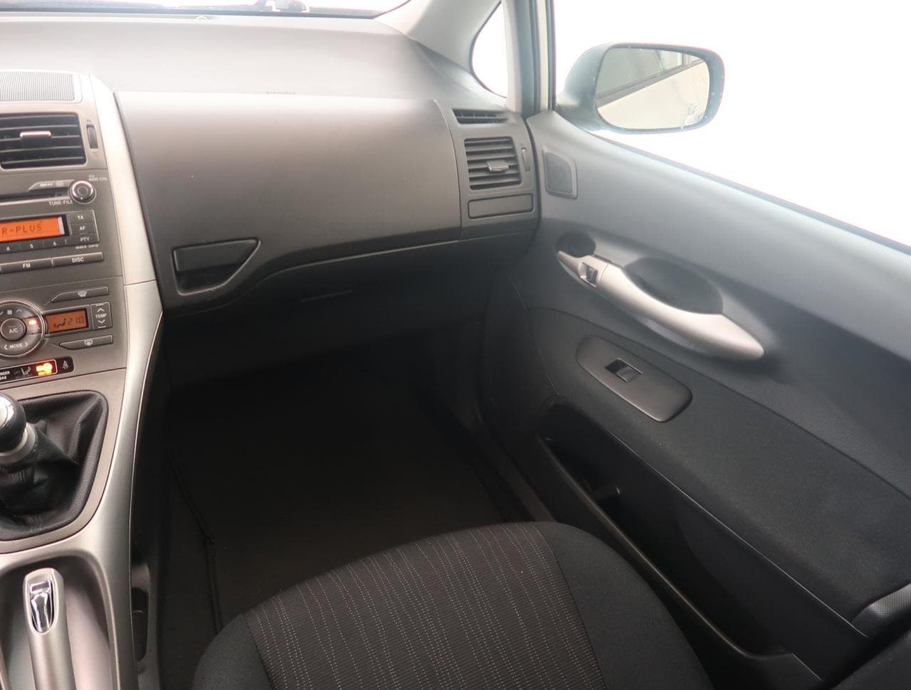 2008 Toyota Auris - 11